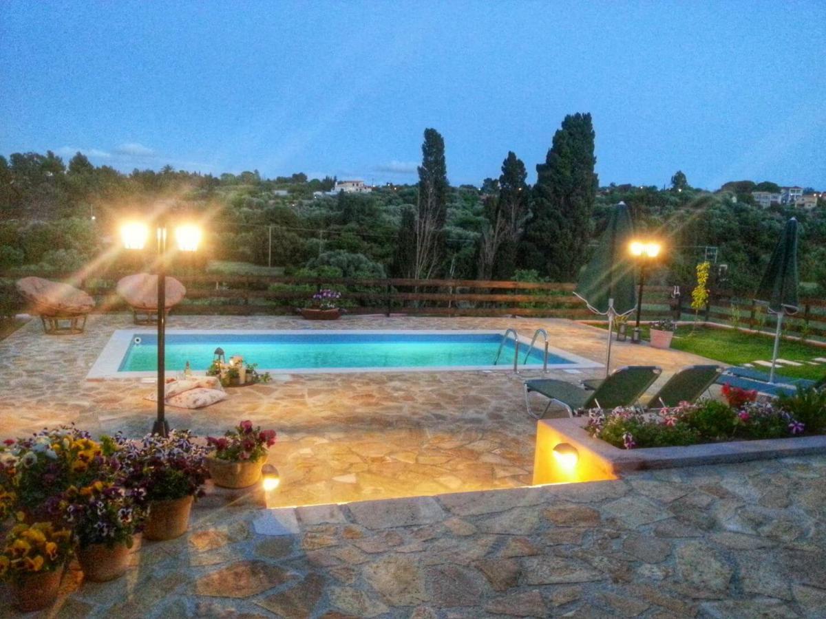 Villa Cottage Kantrillies Fokata Екстериор снимка