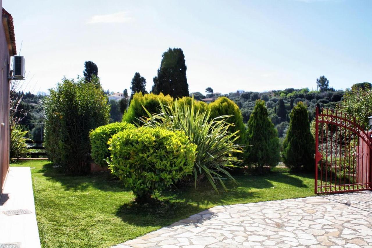 Villa Cottage Kantrillies Fokata Екстериор снимка
