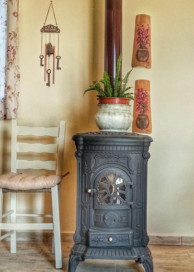 Villa Cottage Kantrillies Fokata Екстериор снимка