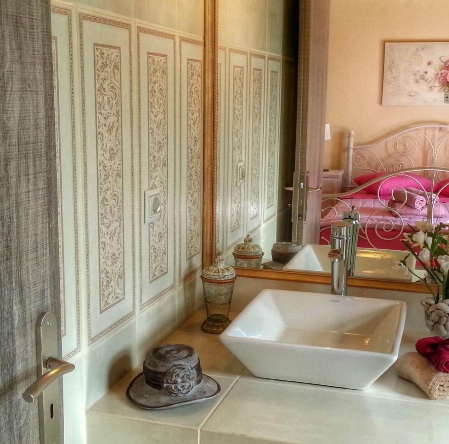 Villa Cottage Kantrillies Fokata Екстериор снимка