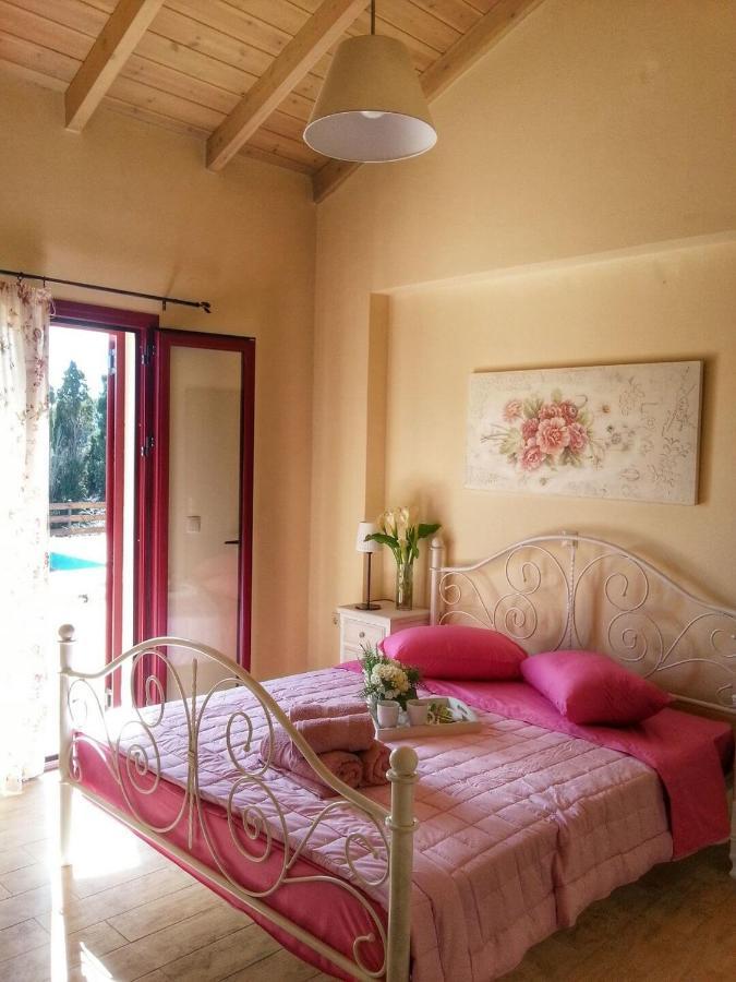 Villa Cottage Kantrillies Fokata Екстериор снимка