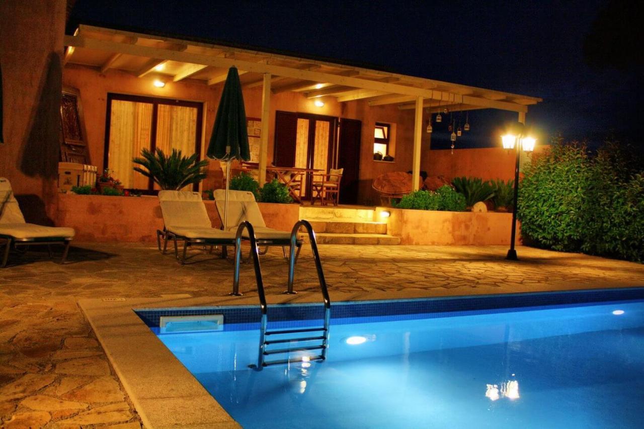 Villa Cottage Kantrillies Fokata Екстериор снимка