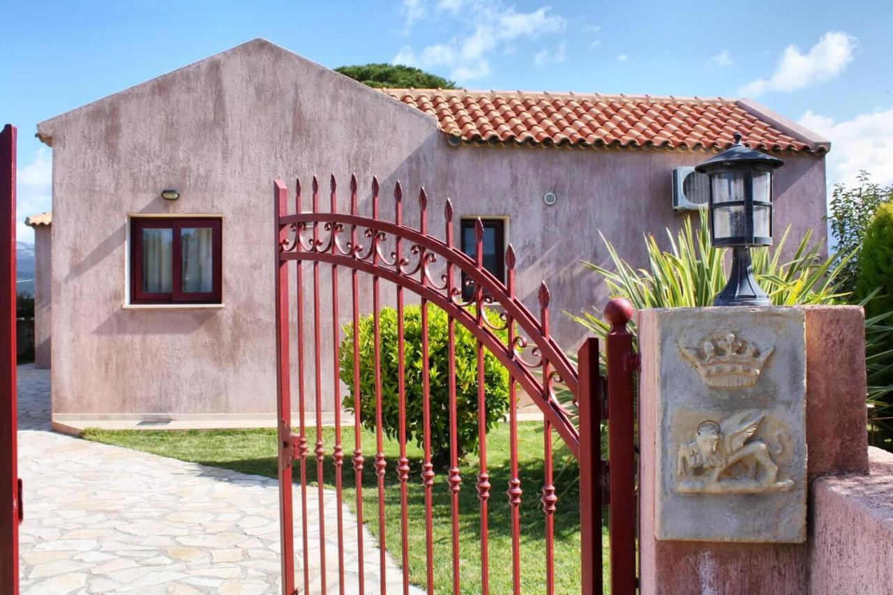 Villa Cottage Kantrillies Fokata Екстериор снимка