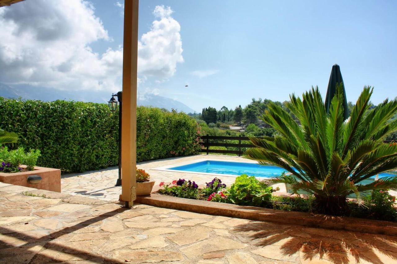 Villa Cottage Kantrillies Fokata Екстериор снимка
