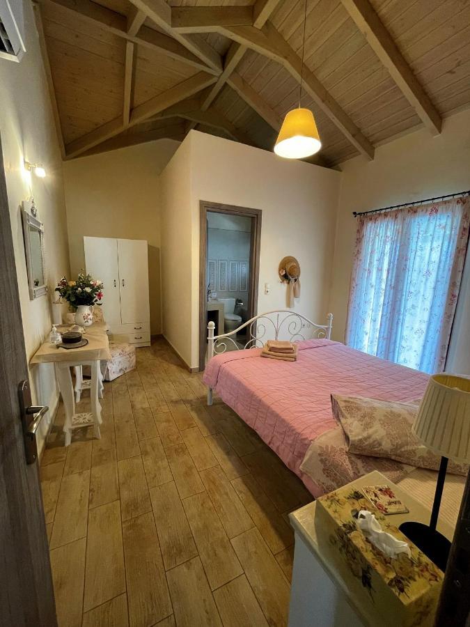 Villa Cottage Kantrillies Fokata Екстериор снимка
