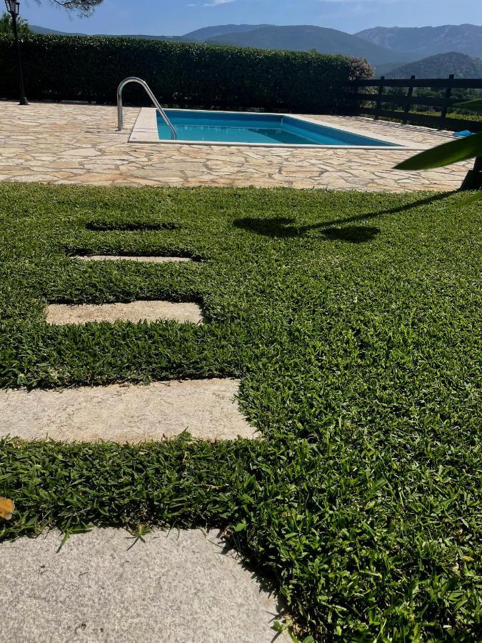 Villa Cottage Kantrillies Fokata Екстериор снимка